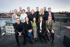 Svenska Dagbladet stärker redaktionsledningen, bland annat med mer kraft för redaktionell utveckling och innovation. Bakre raden: Mattias Wikdahl, Petter Forslund, Anders Q Björkman och Johan Silfversten Bergman. Mellersta raden: Malin S Ånell, Ebba Bonde, Inanna Lallerstedt, Teresa Stenler von Matérn och Viktor Ander. Främre raden: Daniel Kederstedt, Lisa Irenius, Tove Lifvendahl, Madelaine Levy och Erik Hedtjärn. Foto: Anna Tärnhuvud / SvD