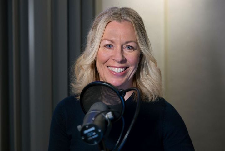 Aftonbladet-profilen Maria Bjarings ansikte är känt för tv-tittarna. Nu blir även hennes röst en omistlig del av tidningen. – Jag svarade ja direkt på frågan. Det är ett spännande projekt. Men det är också närmast filosofiskt att dela med sig av något så personligt som sin röst.