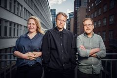 Julia Wireus, producent, Marcus Lundblad-Joons, reporter och Adam Svanell, redaktör och värd för Blendaavsnittet ”Kungen av kungaskvaller". Foto: Foto: Linus Sundahl-Djerf / SvD