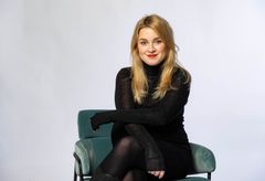 Kolumnisten och Veckorevyns chefredaktör Irena Požar publicerar idag sin första nyhetskolumn i Aftonbladet. – Det känns som att ha hittat hem, säger hon. Foto: Peter Wixtröm/Aftonbladet