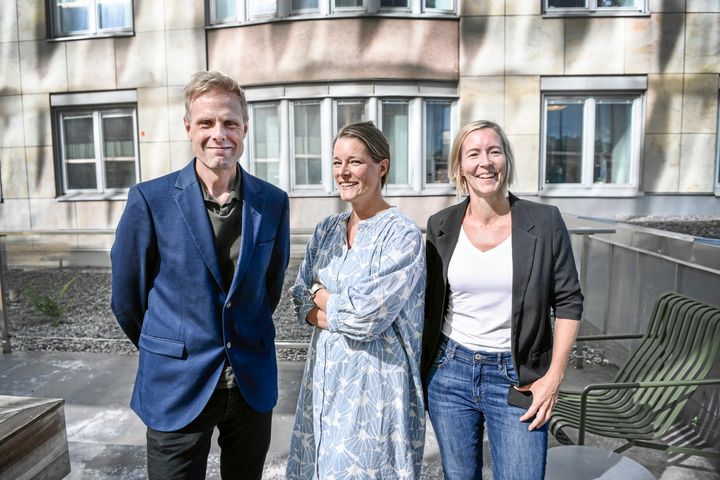 I nya roller. Daniel Kederstedt blir tf biträdande redaktionschef och ställföreträdande ansvarig utgivare på Svenska Dagbladet och Louise Andrén Meiton tar över som tf chef för SvD Näringsliv. Maria Rimpi lämnar rollen som redaktionschef och ställföreträdande ansvarig utgivare för att bli tf HR-chef på SvD. Foto: Stina Stjernkvist/SvD.