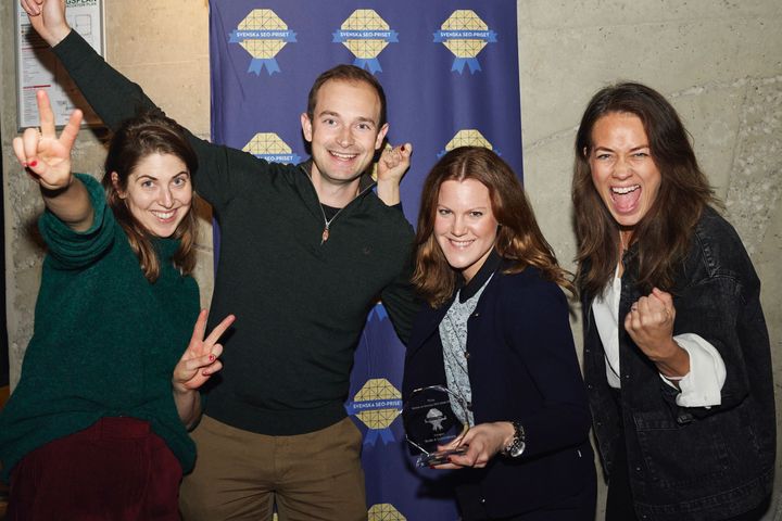 Bäst i klassen. Tv- och streamingguide tv.nu tar en förstaplats i svenska SEO-priset, i kategorin Media & Underhållning. Från vänster, Lovisa Emanuelsson, Emil Svensson, Helen Orselius och Johanna Cervin. I SEO-teamet jobbar också Victor Bleichner, Johannes Räihä, Clarence Eldefors, Rafał Pełka och Kacper Godula.