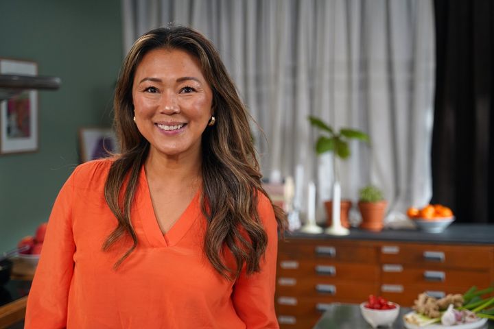 Jennie Walldén bjuder in till asiatiska smaker hos tv-kanalen Godare. I dag är det premiär för hennes programserie ”Jennie lagar asiatiskt”. Foto: Luckyday pictures