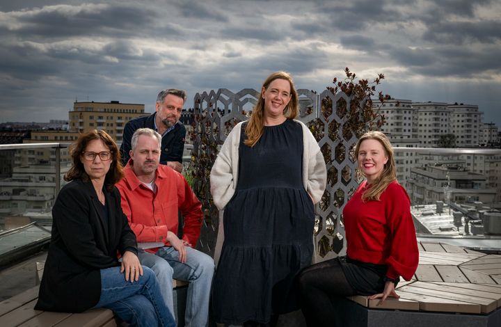 Madelaine Levy leder SvD:s nya nav Berättande, tillsammans med Mattias Wikdahl, ljud, Henrik Malmsten, AD, Anna Tiberg, gräv, och Ida Ölmedal, kulturchef. Foto: Staffan Löwstedt/SvD