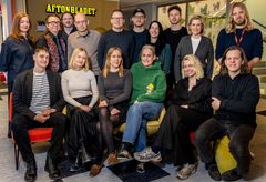 Teamet från Aftonbladets utvecklingsteam och AI-navet som ligger bakom “Hej Aftonbladet”. Övre raden: Pernilla Lissmyr, Petter Svensson, Patrik Syk, Vasilios Hatciliamis, Rudolf Hersén, Daniel Kozlowski, Katarzyna Rosiak, Gustaf Liljegren, Angelica Öhagen, Martin Schori. Nedre raden: Oleksandr Derechei, Ulrika Andersson, Linn Ringbom, Sofia Boström, Titti Jersler och Johan Ekman. Saknas på bild: Elin Wieslander och Konrad Cronsioe. Foto: Lotte Fernvall / Aftonbladet