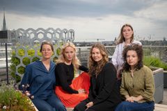 Tillsammans granskar SvD och Podme nätets nya makthavare. Från vänster: Louise Andrén Meiton, Teresa Stenler von Matérn, Joni Söderström Winter, Sophia Sinclair och Sofia Pappa. Foto: Staffan Löwstedt.