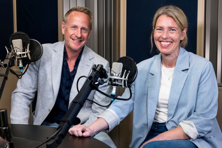 Med Aftonbladet Radio tar Aftonbladet steget in i nationell radio och etablerar en ny nyhetskanal. På bilden: Lotta Folcker, publisher på Aftonbladet, och Joakim Flodin, vd för Schibsted Marketing Services. Foto: Lotte Fernvall / Aftonbladet