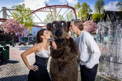 Katia Mosally och Pontus Bjernekull Mörner leder årets Rockbjörnen, som i år direktsänds på Aftonbladet och TV4 Play från Stora Scen på Gröna Lund. Foto: Aftonbladet.