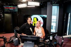 Alex Letic och Linda Hjertén, programledare, Radio Aftonbladet. Foto: Carolina Byrmo / Aftonbladet