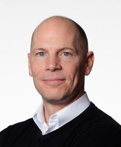 Tomas Jansson, produktchef på däck- och bilservicekedjan Vianor: ”Året runt-däck är varken bra på vintern eller sommaren ur säkerhetssynpunkt.”