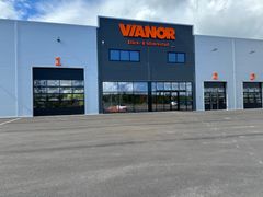 Vianors nya verkstad i Nylanda i Växjö. De nya lokalerna omfattar över 2 300 kvadratmeter och rymmer bland annat ett däckhotell med plats för cirka 2 300 hjuluppsättningar.