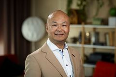 Porträttbild på leende man