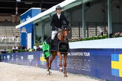 Carl-Walter Fox och Eka First Navy Jack vann en av unghästklasserna under LGCT Stockholm 2022.