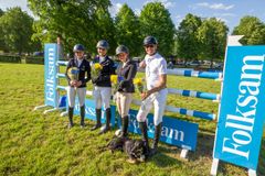 Åby Ridklubb vann semifinalen i Folksam Elitallsvenska på Strömsholm. Paula Unghanse, Sissela Smith, Siri Swärd och Marcus Westergren i Åby Ridklubbs segrande lag.