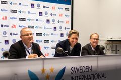 Saab fördjupar och förlänger samarbetet med Patrik Kittel till och med 2024. Håkan Buskhe, VD Saab, Patrik Kittel och Bo Jenå, förbundskapten dressyr.