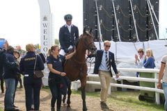 Efter nationshoppningen, FEI Nations Cup, i Falsterbo presenterade förbundskapten Henrik Ankarcrona (th) sex EM-aktuella hoppryttare, bland andra Peder Fredricson, här till häst.