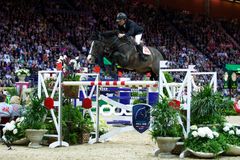 Rolf-Göran Bengtsson och Quintero Ask under världscupfinalen i hoppning i Göteborg 2013.