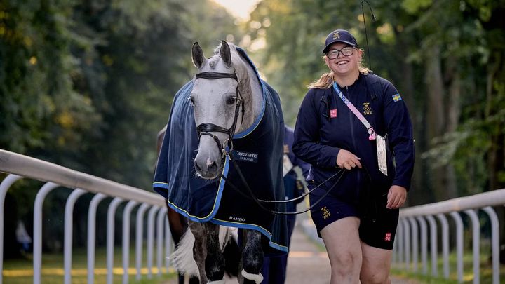 Emma Garpvall är en av de nominerade till Årets hästskötare. Hon är hästskötare hos fälttävlansryttaren Louise Romeike och har hand om bland andra OS-hästen Caspian.