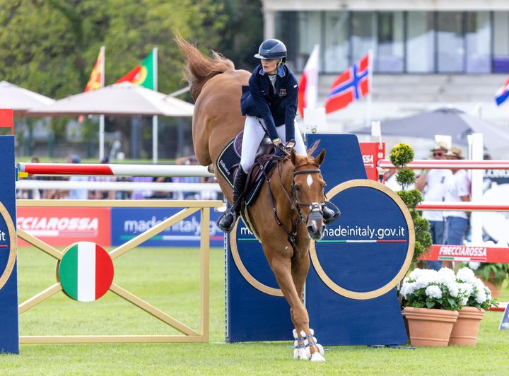 Petronella Andersson kommer till helgens femstjärniga tävling i Fontainebleau, Frankrike tillsammans med sina två hästar Castres van de Begijnakker och Opaline de W&S. På plats finns även Henrik von Eckermann med Calizi och Minute Man.