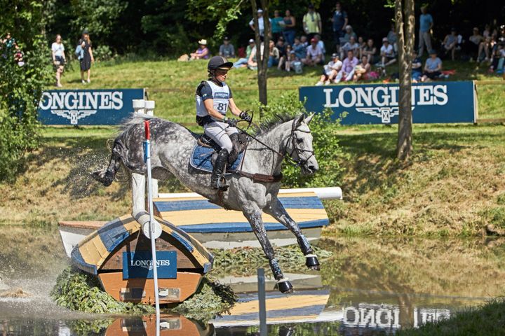 Sara Algotsson Ostholt bildar det svenska fälttävlanslaget tillsammans med Louise Romeike, Amanda Staam och Amanda Andersson. I helgen ska de försvara den föregående omgångssegern i Nations Cup som rids i belgiska Arville.