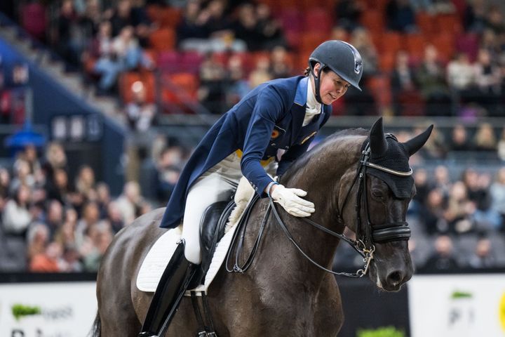 I helgen väntar Longines FEI Dressage World Cup där det svenska dressyrlaget från EM är på plats och gör upp om viktiga poäng. På bilden Maria von Essen och Invoice från världscuptävlingen i Scandinavium 2024.