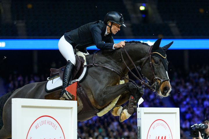 Erika Lickhammer -van Helmond och hennes I. Comme Tessa VHL åker till Basel för att ta upp kampen om poäng i Longines FEI Jumping World Cup.