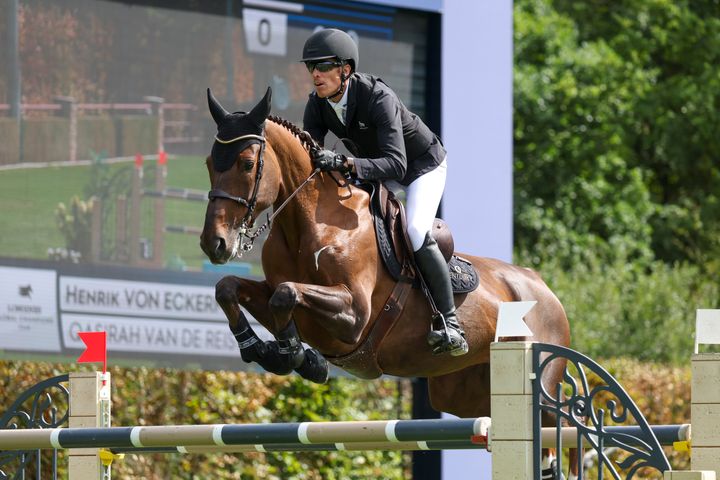 Henrik von Eckermann och Qasirah van de Reistenhoek är ett av många svenska ekipage som är i farten på internationella banor kommande helg.
