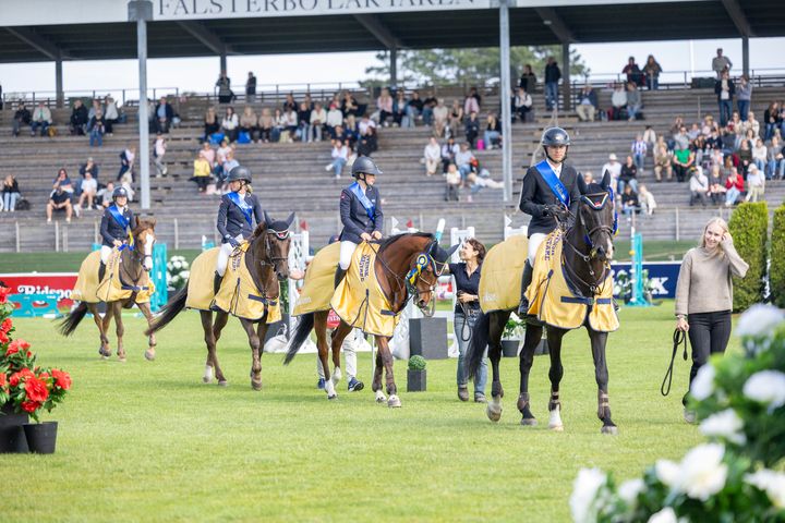 Bästa laget i Sverige! Jump Club Ridsportförening tog hem guldet i Lag-SM 2025 och är regerande mästare i Folksam Elitallsvenska!