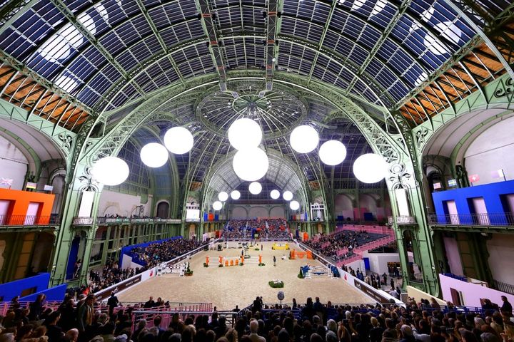 Grand Palais tar emot stora delar av världseliten i hoppning under Saut Hermès 20-22 mars. Stora svenska namn är på plats i en trupp där Henrik von Eckermann och Malin Baryard-Johnsson är två av totalt sju ryttare.