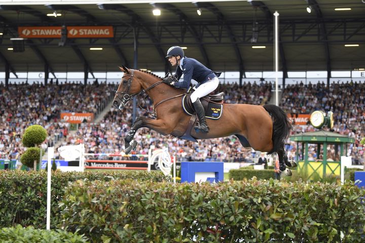 22-24 maj rider Henrik von Eckermann om en av årets tyngsta titlar. Kommande söndag tar han sig an Rolex Grand Prix Grand Slam i tyska Aachen, på samma arena där årets samlade ridsport-VM avgörs 11-23 augusti. Bilden är från när han och Toveks Mary Lou vann Nations Cup tillsammans med Sverige 2019.