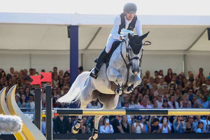 Stark svensk trio är på Global Champions Tour i London 7-9 augusti. Henrik von Eckermann, Peder Fredricson och Angelica Augustsson Zanotelli är på plats för att rida om en av de största prischeckarna någonsin på engelsk mark. 1 miljon Euro står på spel i söndagens GP. Bilden på Henrik von Eckermann och Calizi är från GCT i London 2025.