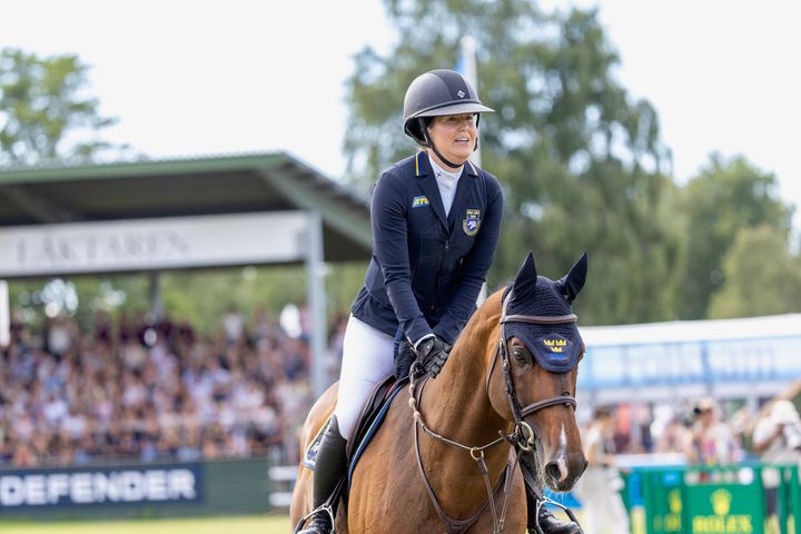 Mot nya uppdrag för svenska hopplandslaget! Amanda Landeblad och Springfield 21 ingår i laget som rider final i europeiska nationshoppningsserien Longines EEF Series. Söndagen 6 september 12.00 i Avenches, Schweiz är det dags. Foto: Roland Thunholm
