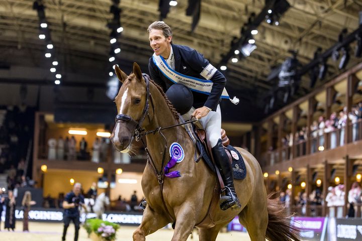 Dubbla världscupfinalvinnarna Henrik von Eckermann och King Edward kommer till 2026/2027 års världscuppremiär i Oslo! Det blir första chansen att ta poäng för att kvala till finalen som rids i Göteborg 24-28 mars 2027. Bilden är från världscupfinalvinsten 2024.