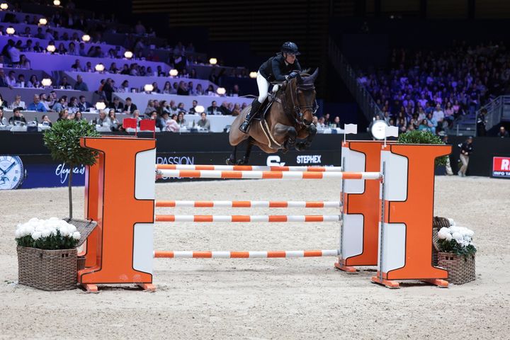 Tillbaka på segerarenan! Petronella Andersson och Odina van Klapscheut vann prestigeklassen Equita Masters i samband med världscuptävlingarna i Lyon 2025. Nu kommer Petronella Andersson och Henrik von Eckermann till årets Longines FEI Jumping World Cup Lyon 28 oktober-1 november.
