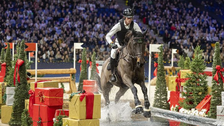 Maxime Livio and Boleybawn Prince defended their 2022 victory in the Agria Top 10 Indoor Eventing.
