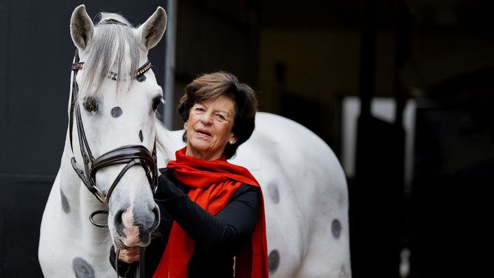 Antonia Ax:son Johnson tillsammans med sin häst Falso Nadales, för tillfället iklädd rollen som Lilla Gubben. Foto VHE Photos