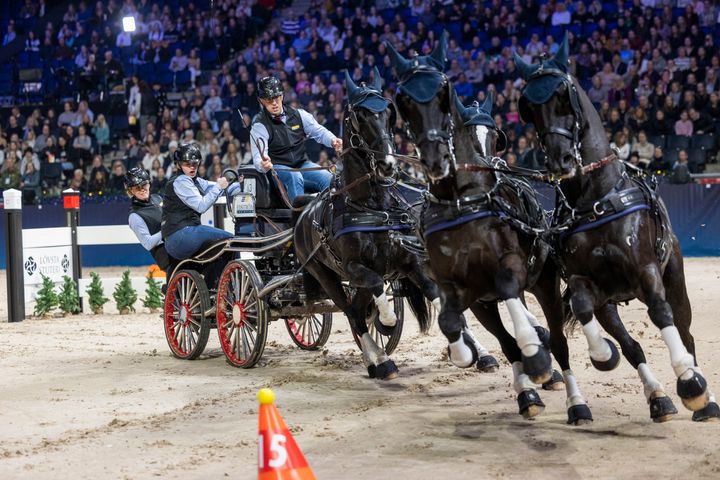 Fredrik Persson, här med sitt utomhusspann under Sweden International Horse Show 2023. Inför världscupsäsongen 2024/2025 har han ett helt nytt spann som är specialister på inomhustävlingar.