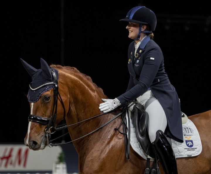 Cecilia Bergåkra är klar för Stockholm Dressage Trophy tillsammans med Anita Roslund och danska Sara Aagaard Hyrm.