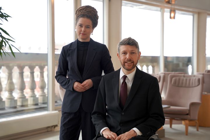 Miljöpartiets språkrör Amanda Lind och sjukvårdspolitisk talesperson Nils Seye Larsen.