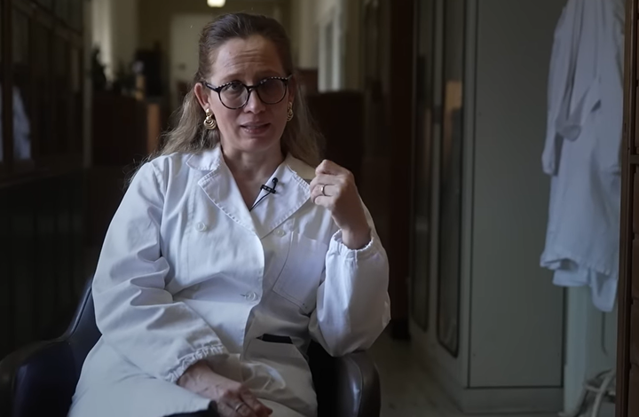 Carla Stecco, professor i anatomi vid universitetet i Padua, under en intervju i dokumentären The Living Body: It's time to talk about Fascia.