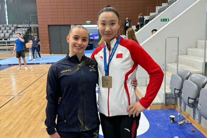 Nathalie tillsammans med dagens guldmedaljör Fanyuwei Yang från Kina.