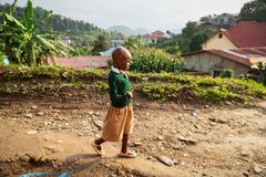 Usanase bor med sin familj på landsbygden. Det var när hon och syskonen skulle överraska föräldrarna med att ta in och torka skörden som bostaden fattade eld. Foto: Jörgen Hildebrandt