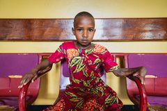 Sylvies madrass fattade eld när hon bara var bebis. För att återfå viss rörlighet i arm och ben behöver Sylvie en lång rad operationer. Foto: Jörgen Hildebrandt