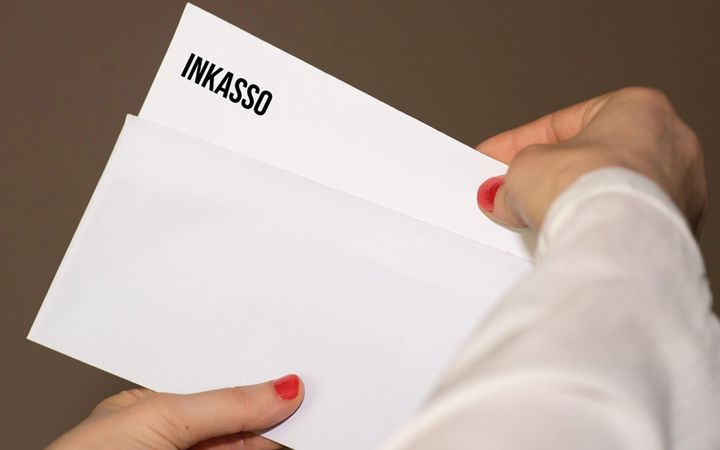 Vid årsskiftet uppgick den totala summan för alla inkassokrav till 143 miljarder kronor. Utvecklingen under årets första månader tyder på att skuldnivåerna fortsätter att öka trots att färre nya krav skickas ut.