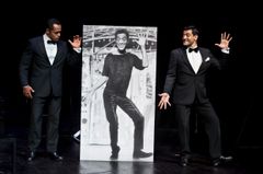 Karl Dyall och Rennie Mirro i From Sammy with love från 2012. Fotograf: Carl Thorborg