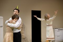 Ann Petrén, Rebecka Hemse och Sven Ahlström i Ural, regi Staffan Valdemar Holm. Premiär 6 februari på Kulturhuset Stadsteatern, Klarascenen. Foto: Sören Vilks