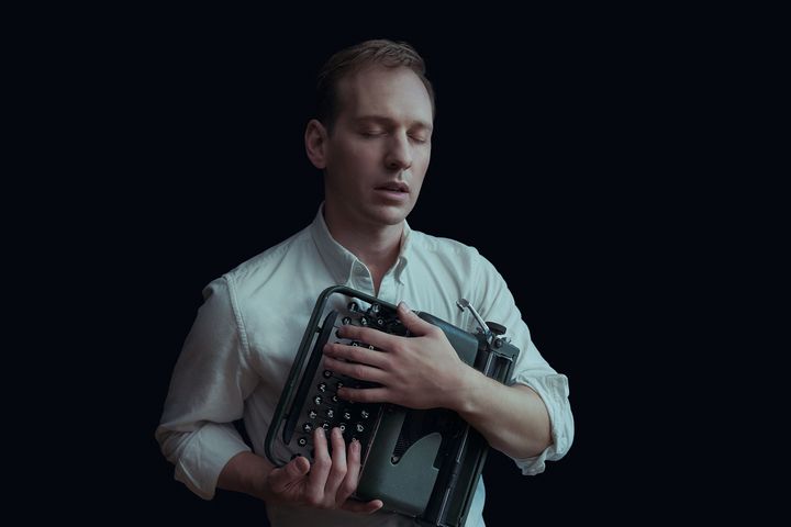 Simon Reithner i Vårt behov av tröst är omättligt, premiär 7 mars på Soppteatern - Kulturhuset Stadsteatern Foto: Carl Thorborg
