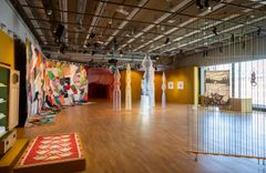 Installationsvy från utställningen The Magic Power of the Needle