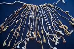 Hanap Pacha Quipu (2019) av Paola Torres Núñez del Prado