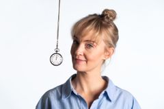 Sofia Pekkari i En timma med Sofia Pekkari, urpremiär 11 mars 2025 på Soppteatern - Kulturhuset Stadsteatern Foto: Leonard Stenberg